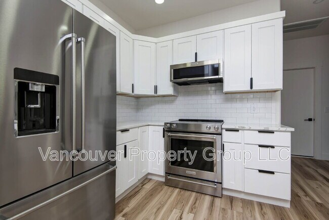 Building Photo - 5075 E Ferdinand Ct