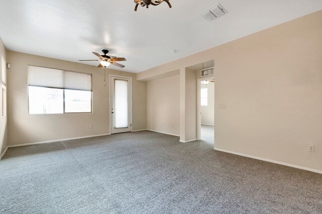 Building Photo - Unique NW Home
