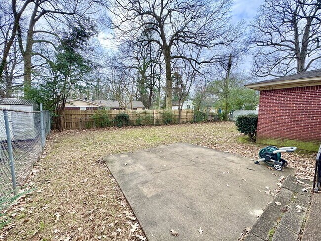 Building Photo - 4555 Willow Rd