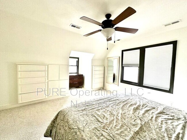 Building Photo - 4928 Happy Hollow Blvd