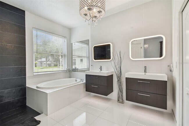 Building Photo - 8208 Pinewood Run Ct