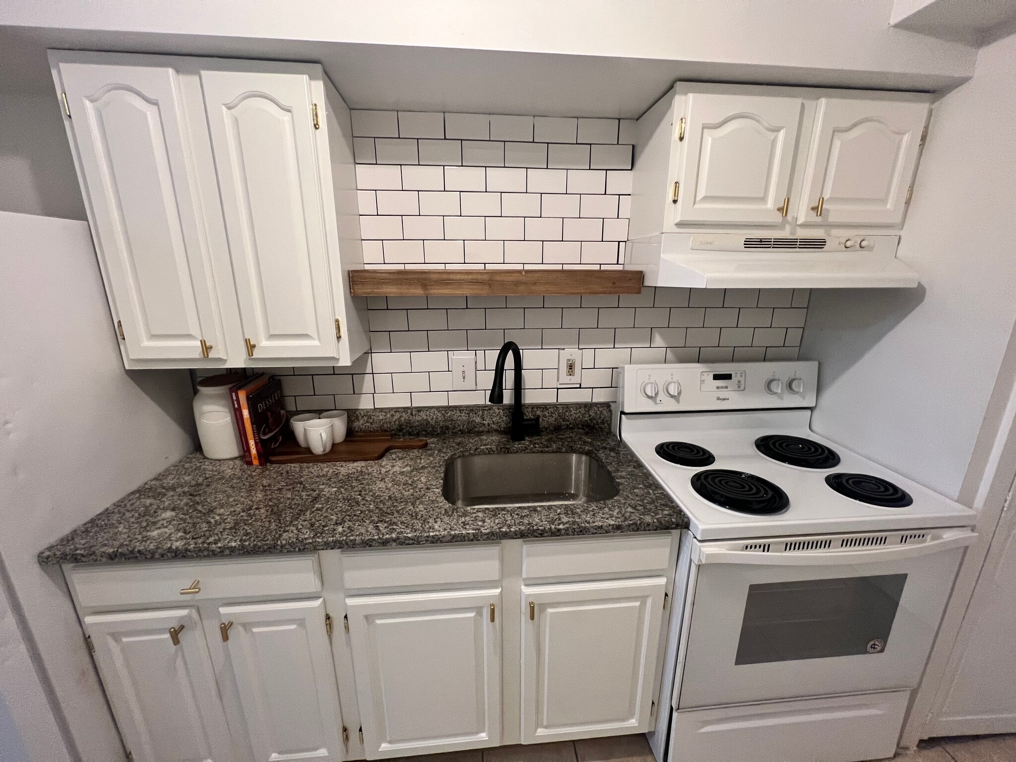 Building Photo - 1213 Raum St NE