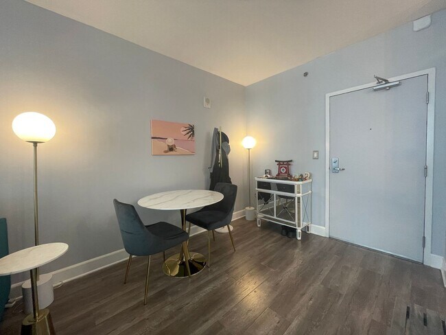 Building Photo - Downtown Acqua Vista 1 Bedroom Condo!