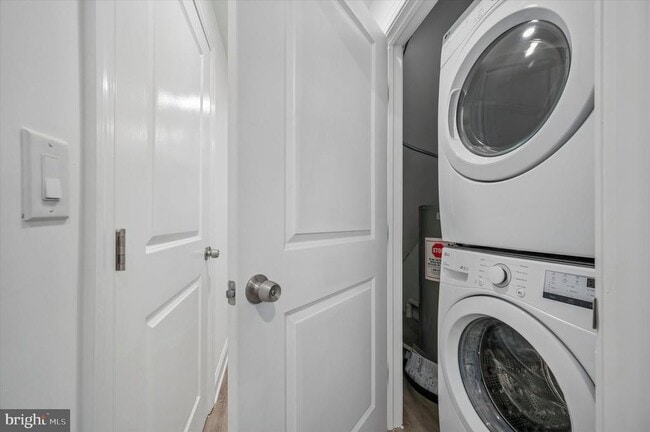 Building Photo - 3958 Mt Vernon St