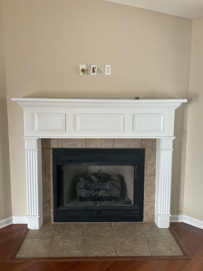 Building Photo - Windsor Garden Subdivision -