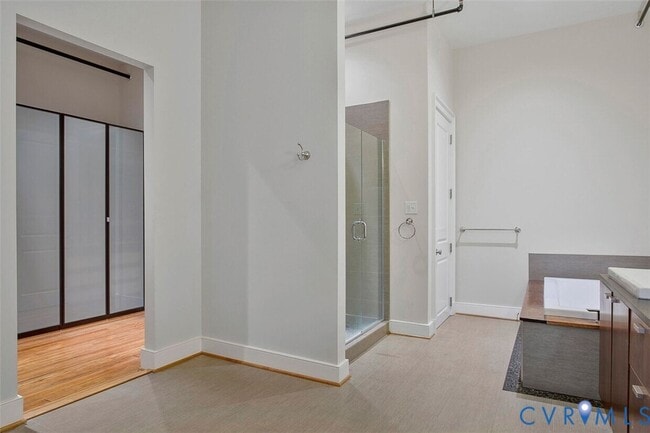 Building Photo - 105 E Broad St