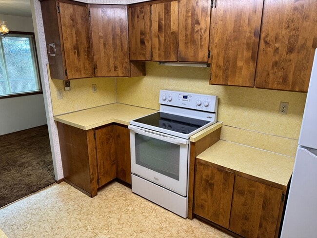 Building Photo - Updated 2 bedroom 1 bathroom house in Eugene!