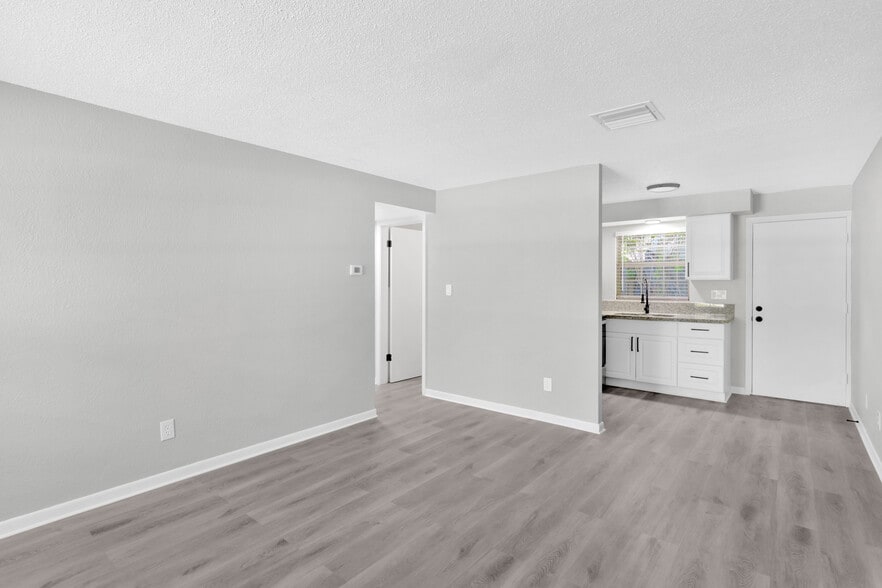 Building Photo - 1352 Tioga Ave