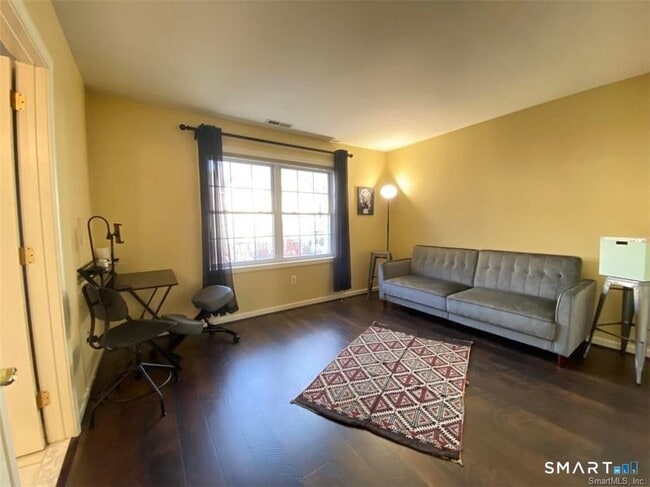 Building Photo - 1303 Bradford Dr