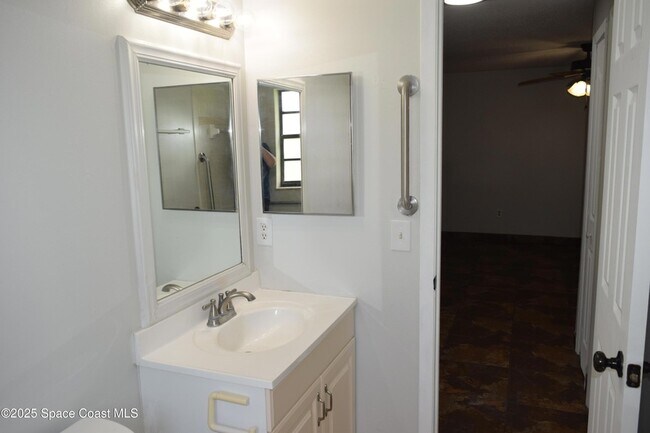 Building Photo - 326 Decordre Rd SE