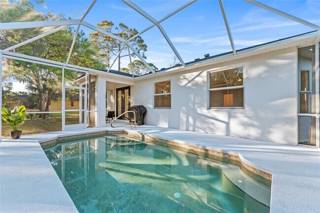 Building Photo - 2503 Dumont Ln