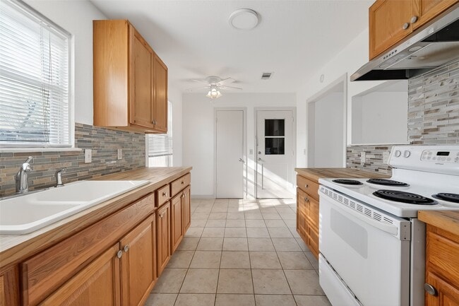 Building Photo - 2007 Antoine Dr