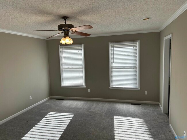 Building Photo - 503 Highland Dr