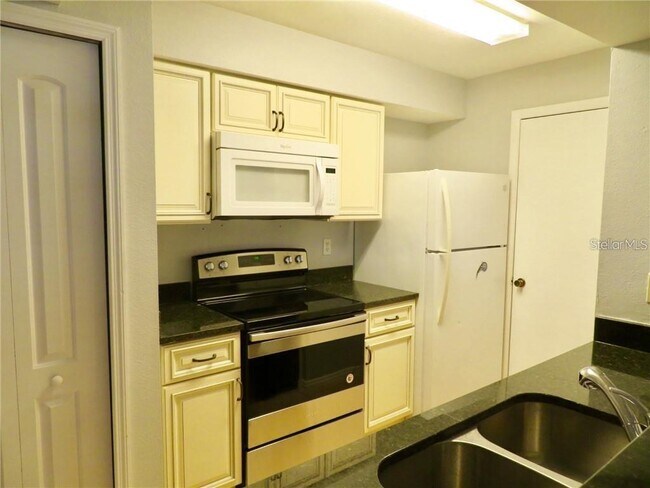 Building Photo - 3016 Parkway Blvd