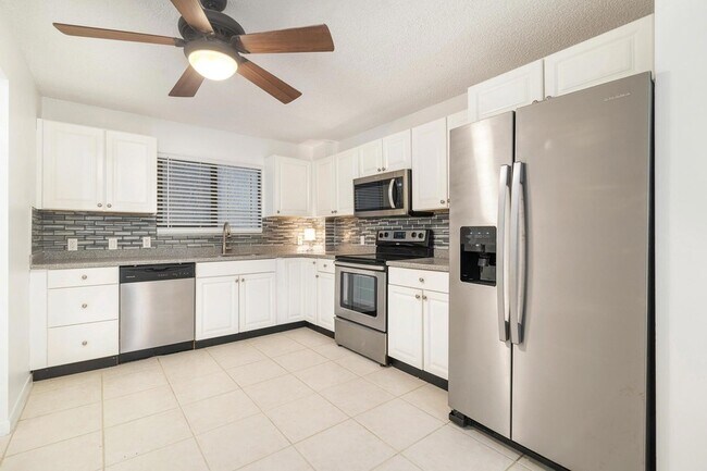 Building Photo - 3525 S Ocean Blvd