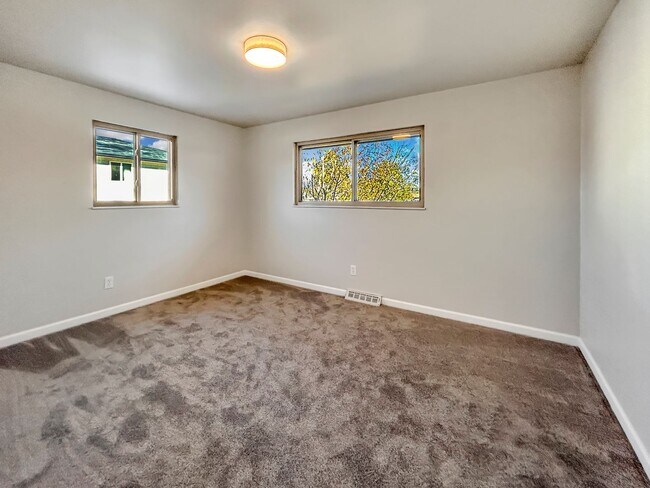 Building Photo - $0 DEPOSIT OPTION. 4 BED 3 BATH IN HAMPDEN HEIGHTS!