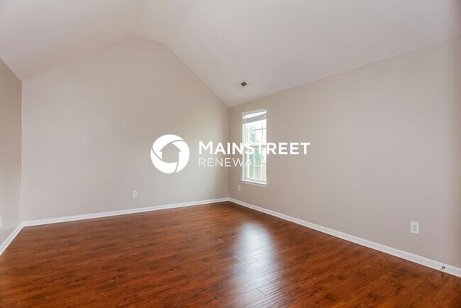 Building Photo - 4 Bedroom Pet-Friendly Home in Charlotte, NC with Main Street Renewal
