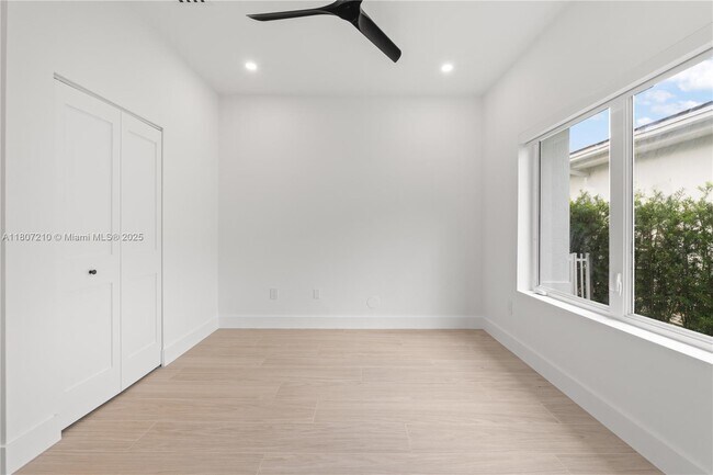 Building Photo - 1213 Andora Ave