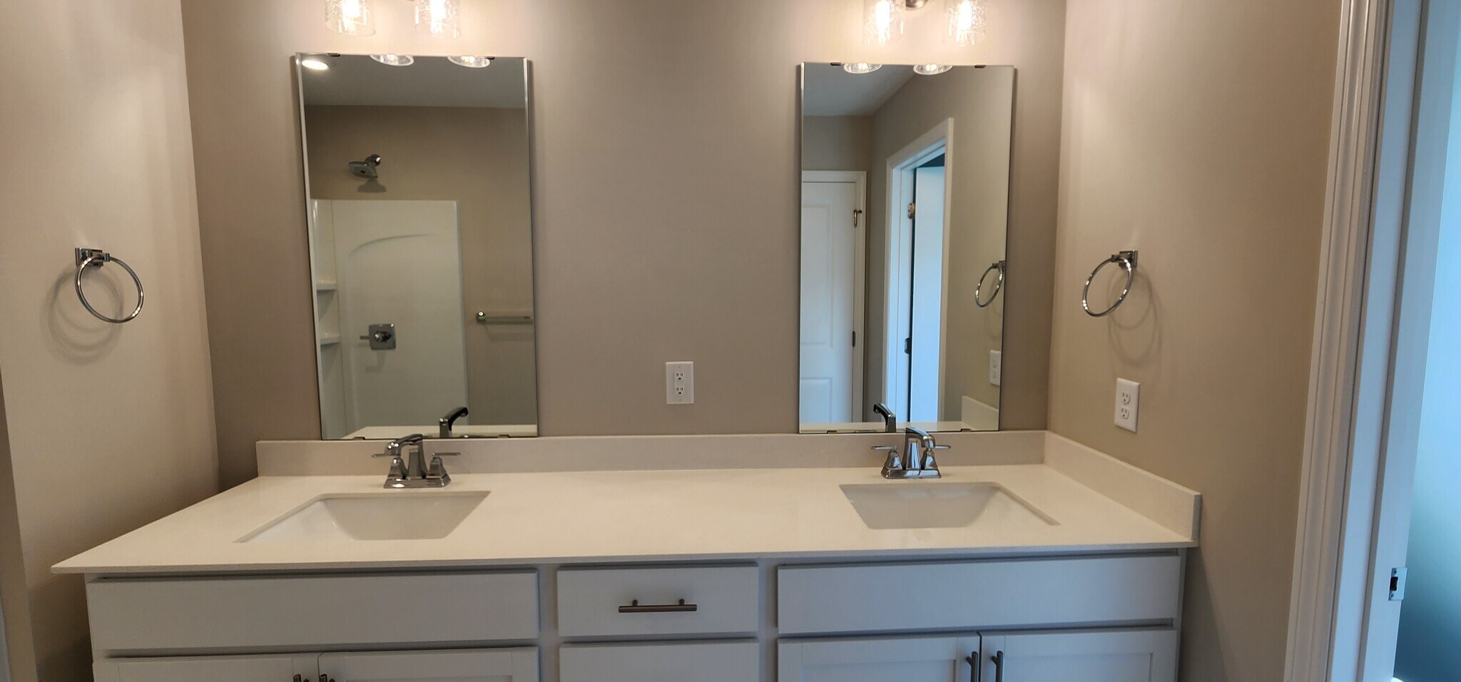 Building Photo - 1515 100th Ave NW