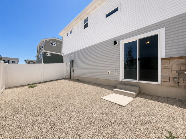 Building Photo - Brand New 2-bed 2-bath End Unit Townhome