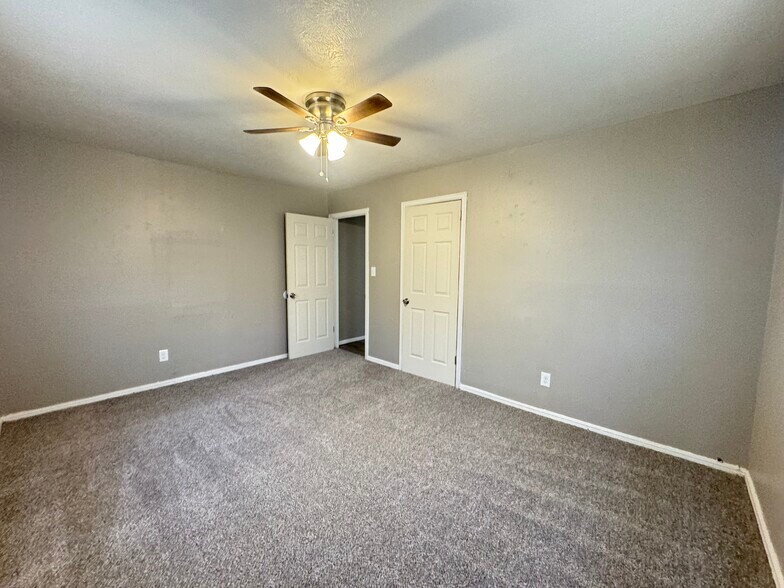 Building Photo - 9111 N Walker Ave