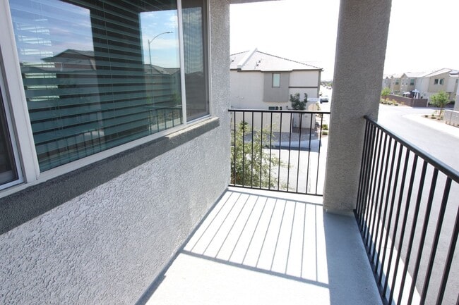 Building Photo - THREE BEDROOMS ALL WITH PRIVATE BATHROOMS