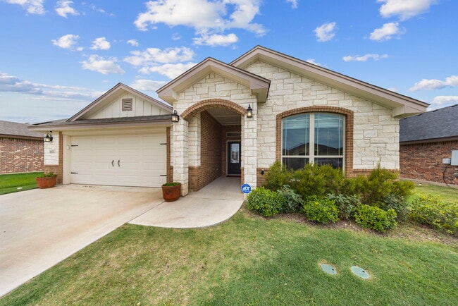 Building Photo - 2635 Settlers Oak Dr