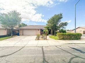 Building Photo - 3064 S 47th Ave