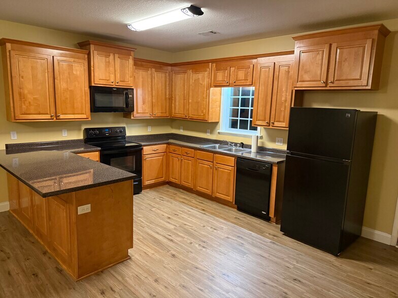 Building Photo - 763 Old Toomsboro Rd