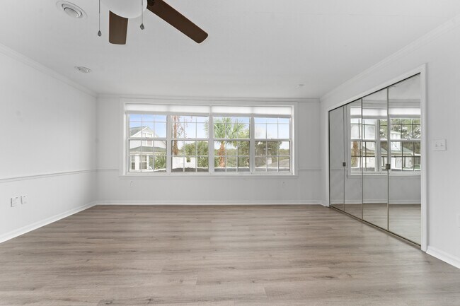 Building Photo - 615 S Morningside Dr