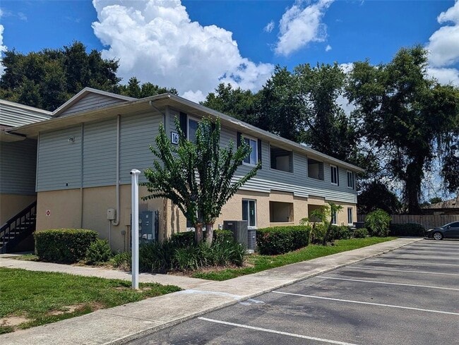 Building Photo - 228 Thorntree Pl