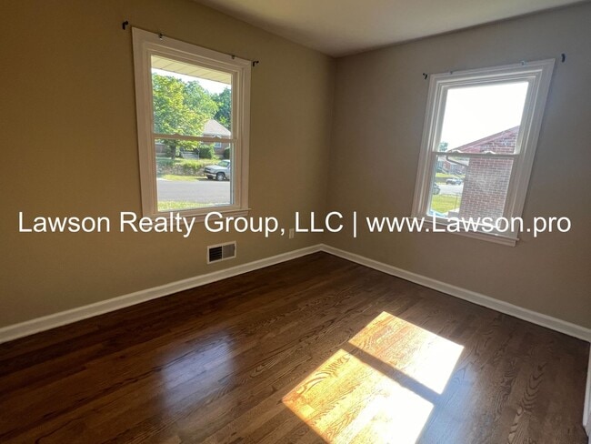 Building Photo - Three Bedroom Home - Convenient Location!