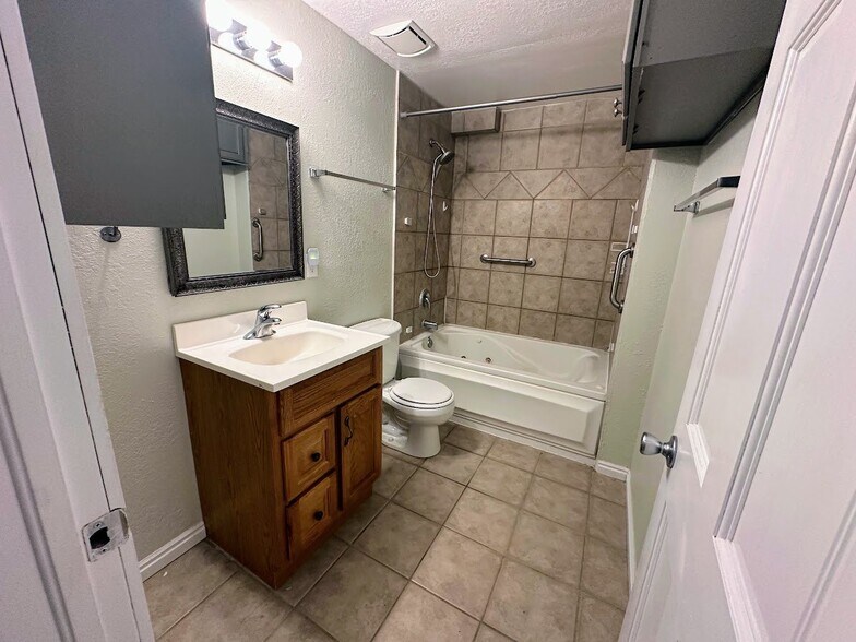 Building Photo - 3453 Kennekuk Cir