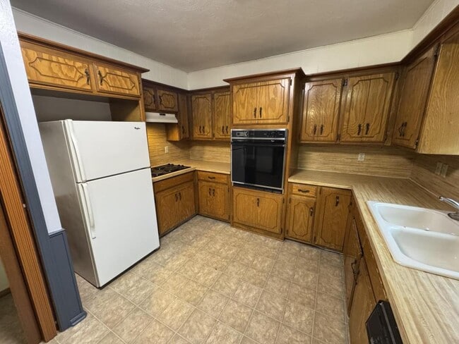 Building Photo - 5124 Dogwood Rd