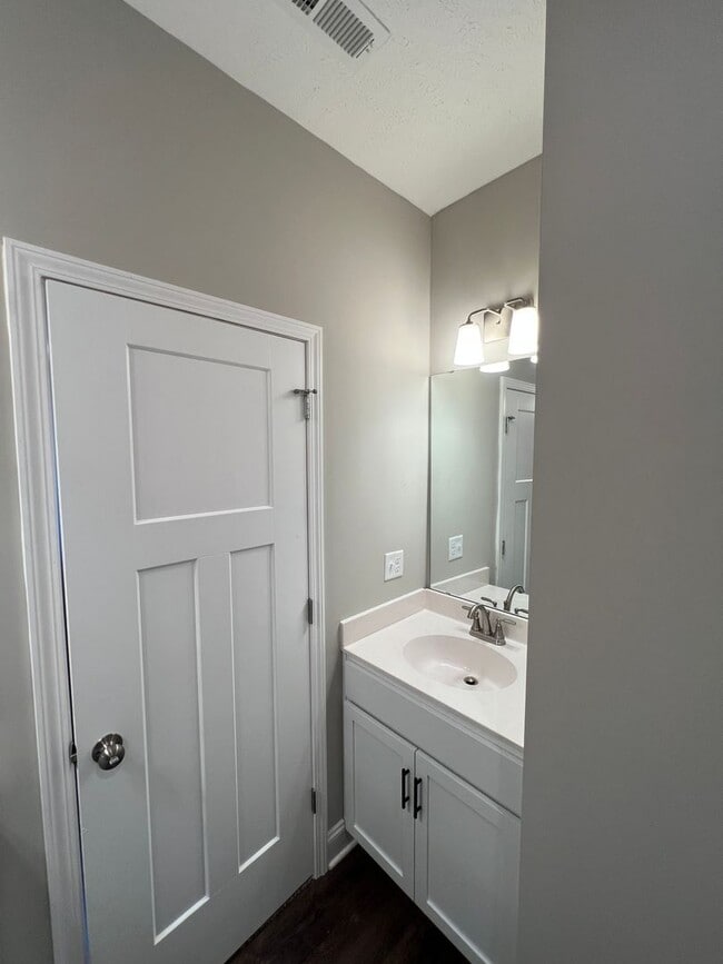 Building Photo - 406 St George Wy