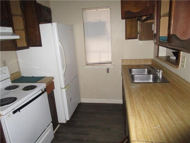 Building Photo - 115 Rue Royale Rue