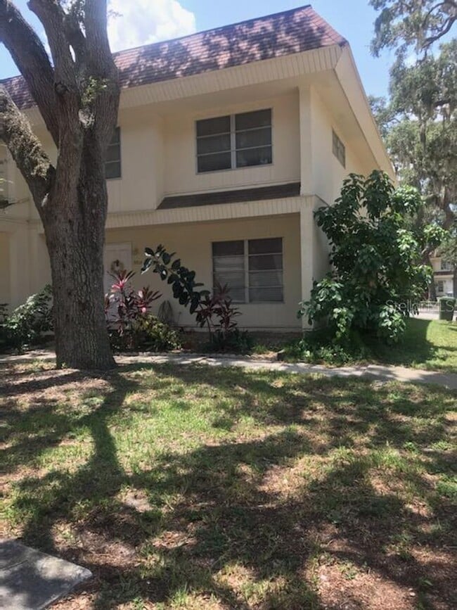 Building Photo - Cozy 4 bedroom end unit | Pet friendly!! | Central Sarasota near downtown and beaches