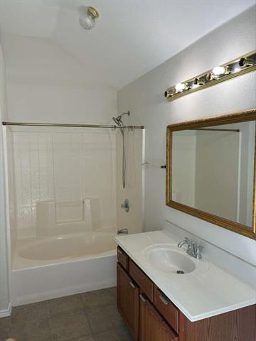 Building Photo - 314 S Stephanie St