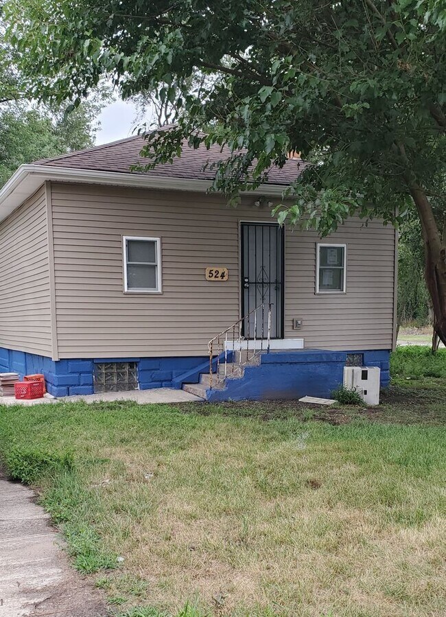 Building Photo - Newly Updated 2 Bedroom Home