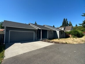 Building Photo - 5509 NE 30th Ave