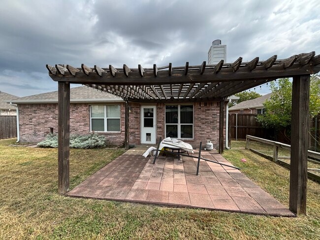 Building Photo - 108 Windsor