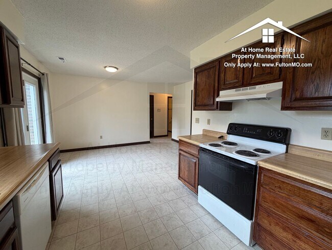Building Photo - 617 Westview Dr
