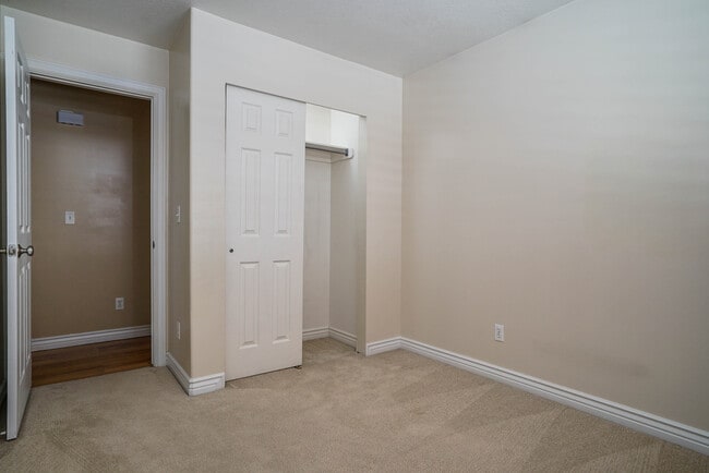 Building Photo - Beautiful 4 Bed, 3.5 Bath in Clinton - Was...