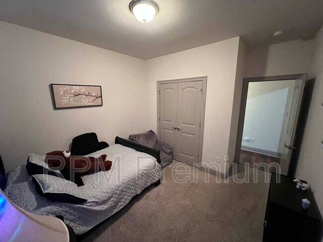Building Photo - 18063 River Landing Dr