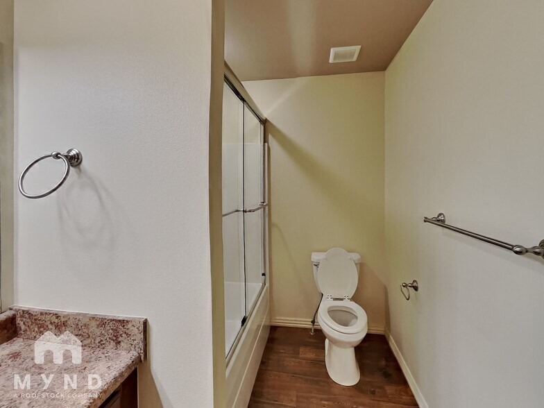 Building Photo - 311 E Thurman St