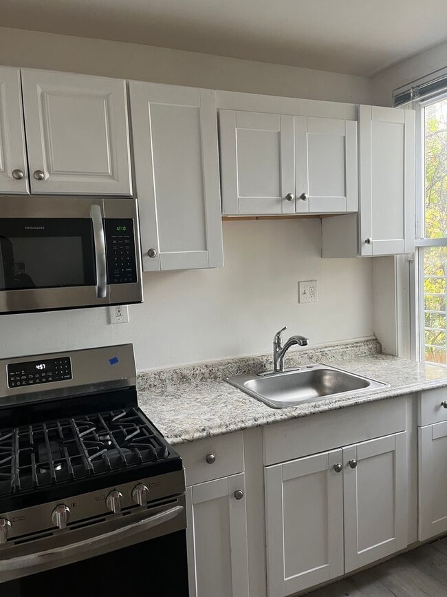 Building Photo - 1918 Penrose Ave