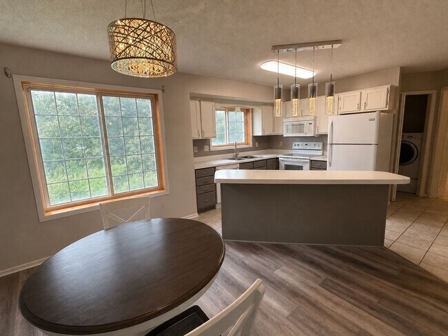 Building Photo - 9339 Turnberry Alcove