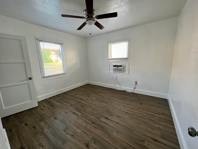 Building Photo - 1739 Moffett St