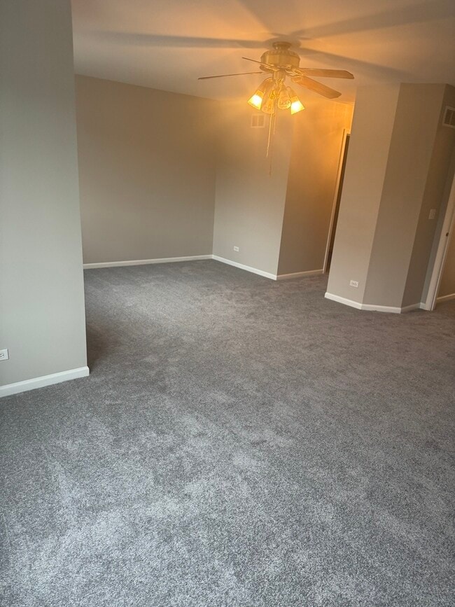 Building Photo - 11S473 Rachael Ct