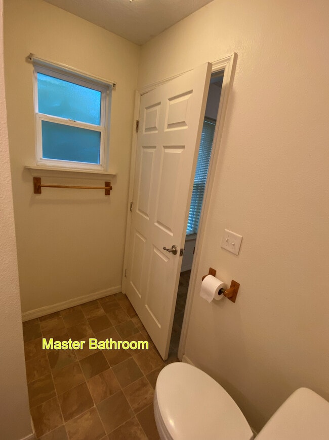 Building Photo - 154 Hurst St